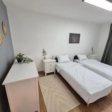 Apartment U Zamku - Self Check In - Airport Osr Mosnov
