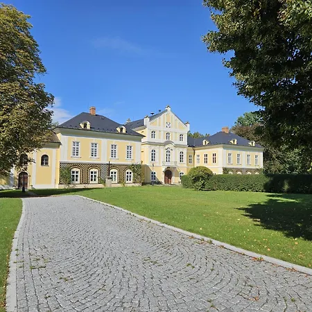 U Zamku - Self Check In - Airport Osr Mosnov